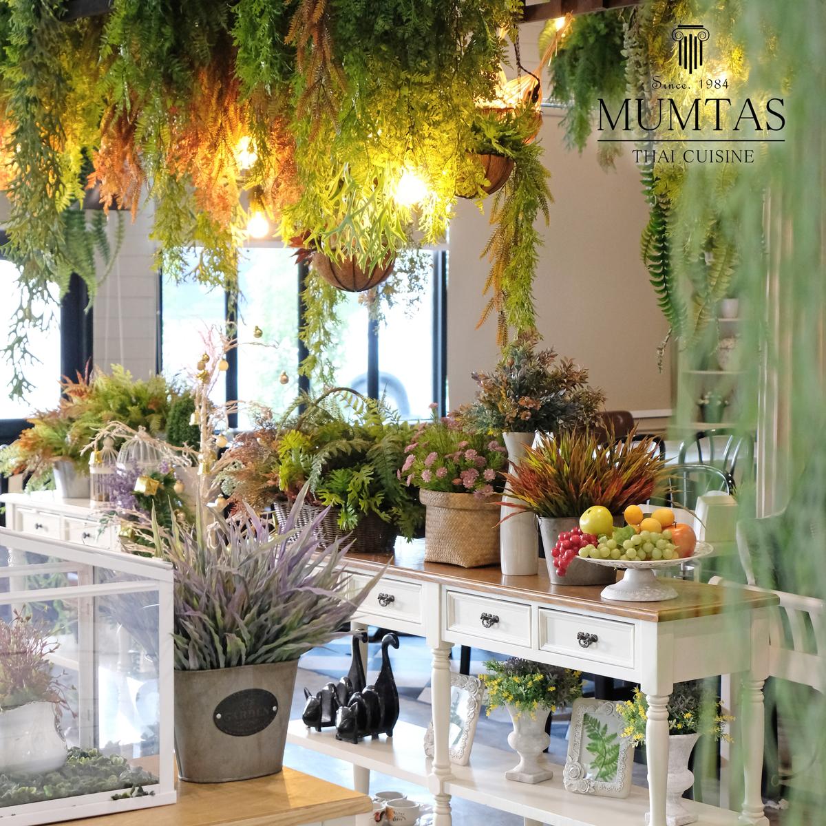บรรยากาศร้าน MUMTAS Thai Cuisine นนทบุรี สไตล์ garden cozy