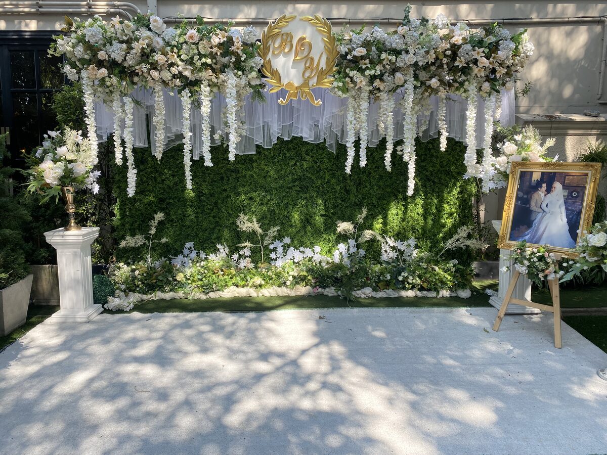 Backdrop ตกแต่งดอกไม้สีครีมขาว สไตล์คลาสสิก MUMTAS