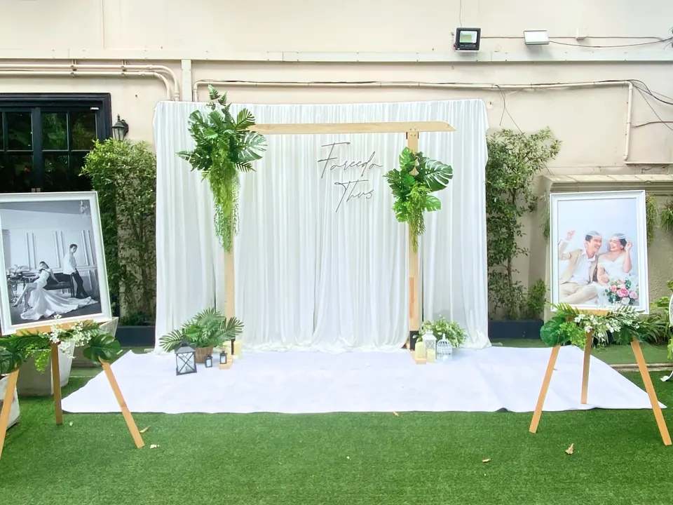 ภาพรวม Backdrop งานแต่งสีขาวมินิมอล