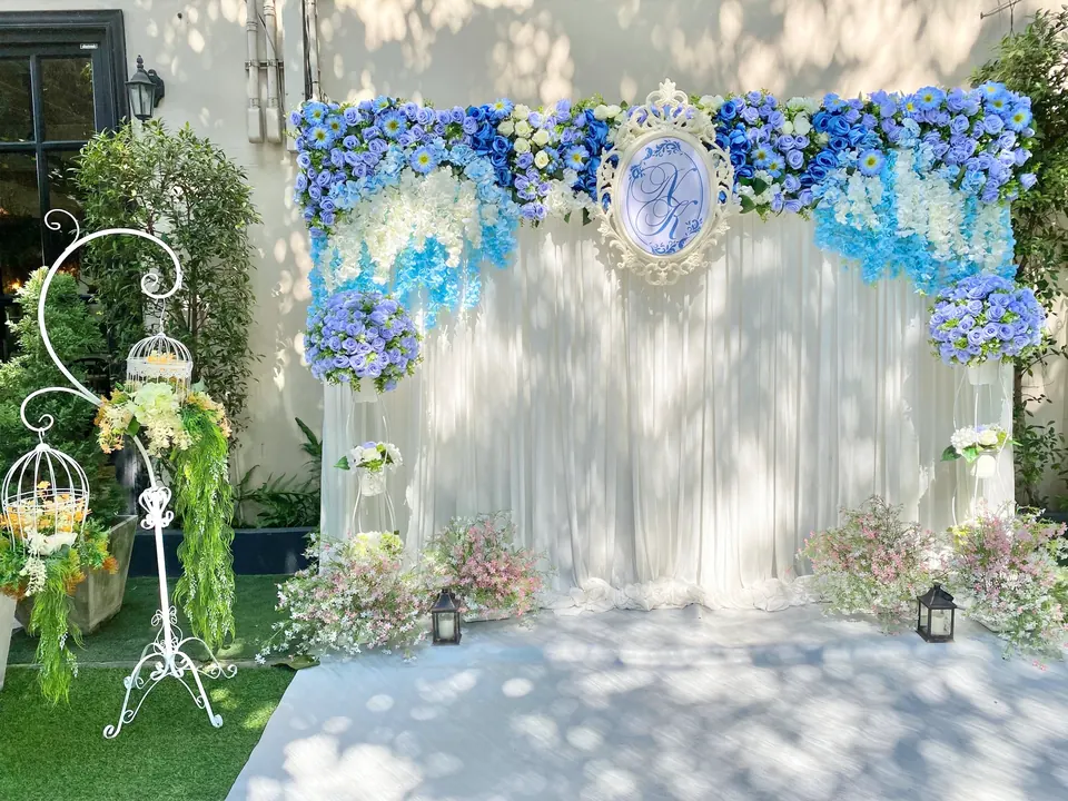 ภาพเต็ม Backdrop ดอกไม้โทนฟ้าขาว